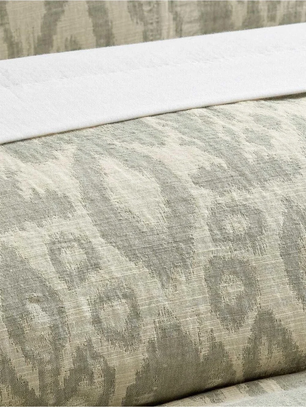 NEW Pottery Barn Ikat Jacquard Comforter size King / Cal King